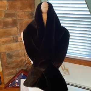 Beautiful fake fur scarf with silky leopard print inside